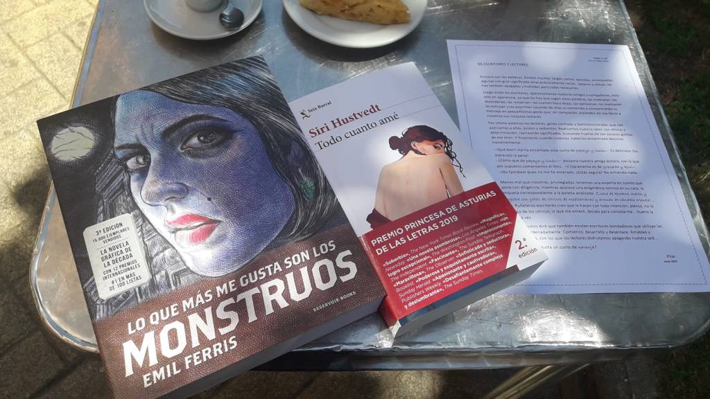 Â¿Puedo ser más afortunada? Mis 19 alumnas de Gizatiar son un verdadero tesoro, que me aguantan desde hace 7 años, este curso especialmente, que les he metido a las pobres unas chapas sobre Walden, el transcendentalismo, La letra escarlata…, que me hacen feliz martes tras martes, con torrijas, pastas, mistela… Esas 19 alumnas, digo, que además siempre me regalan felicidad extra para el verano. Son las mejores eligiendo libros para regalar, pero aún mayor y mejor regalo es el texto que me escriben todos los finales de curso.
¡Volvemos en octubre!&nbsp;ððð