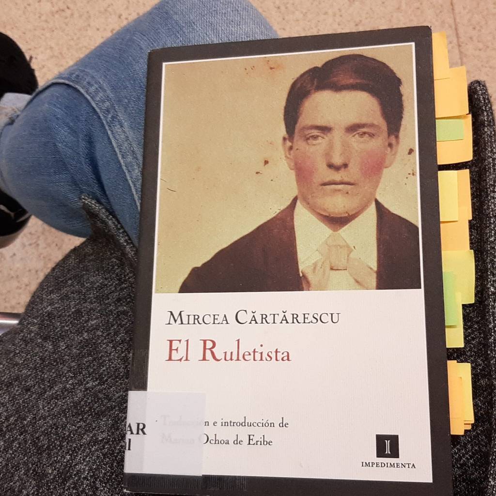 El sábado pasamos la mañana hablando de «El ruletista» en Libreramente, en nuestro Taller de lectura crí­tica. El mes que viene le toca el turno a&nbsp;Kafka.
