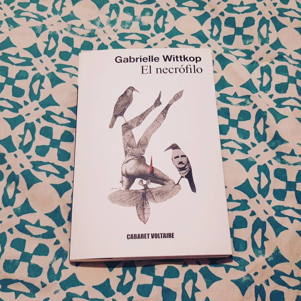Creo que este libro, publicado por @cabaretvoltaire_ed, me ha escandalizado mucho menos de lo que debería. El primer cadáver da un poco de cosa, pero a partir de ahí ni frío ni calor (follado uno, follados todos, diría yo, que nadie me lapide, por favor). Lo que no sá si dice nada bueno de mí, claro. Para quien conozca la obra de Musset o Sade, por ejemplo, creo que este libro se queda en un intento de provocar. No obstante, una lectura interesante, diferente y ágil.
Gracias, @julenhccf, por el prástamo.