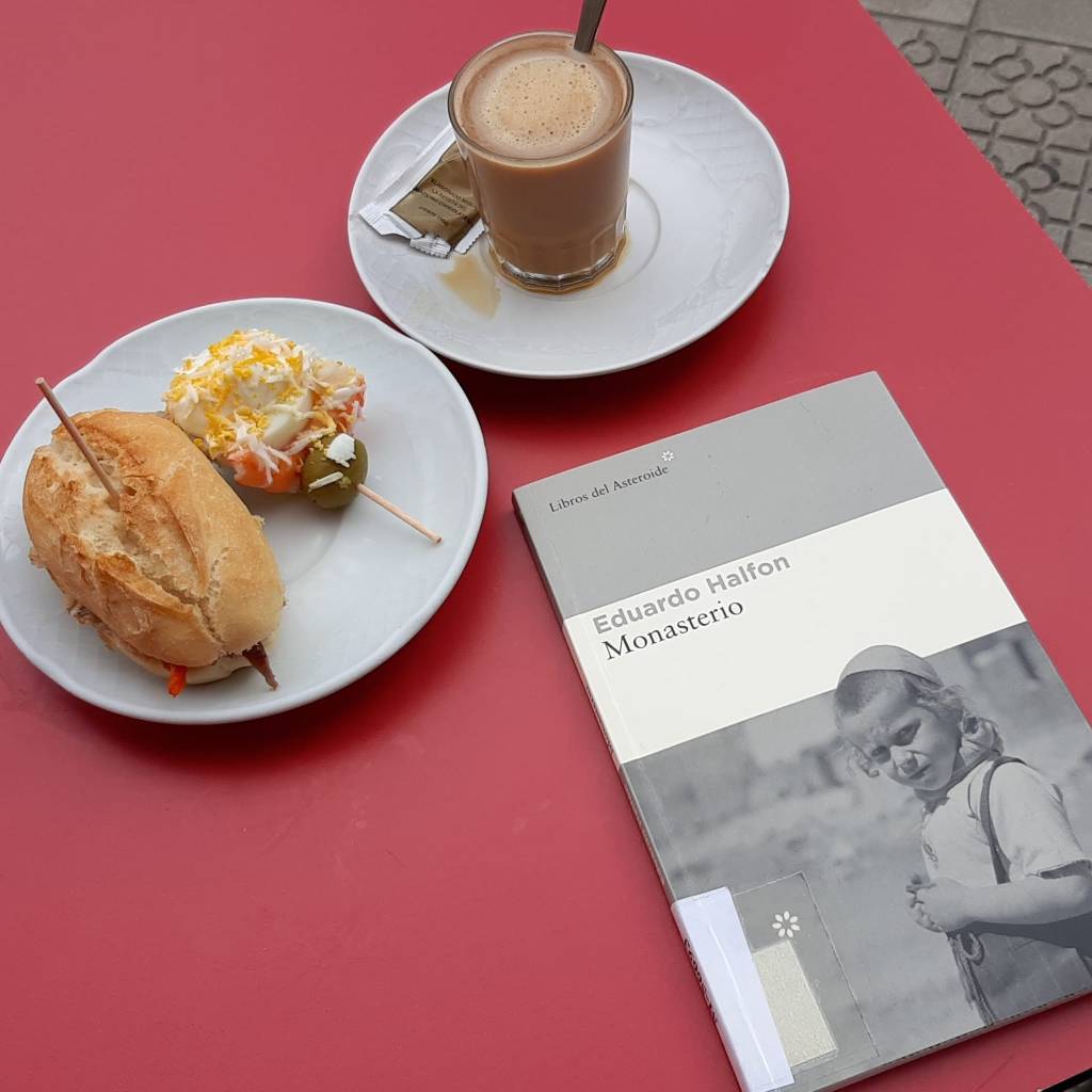 Mi primera vez con @eduardohalfon y me ha gustado mucho. Muy pocas páginas para la gran historia de identidad que se esconde detrás. Lo utilizará en varios clubes de lectura de este año que entra en&nbsp;breve.