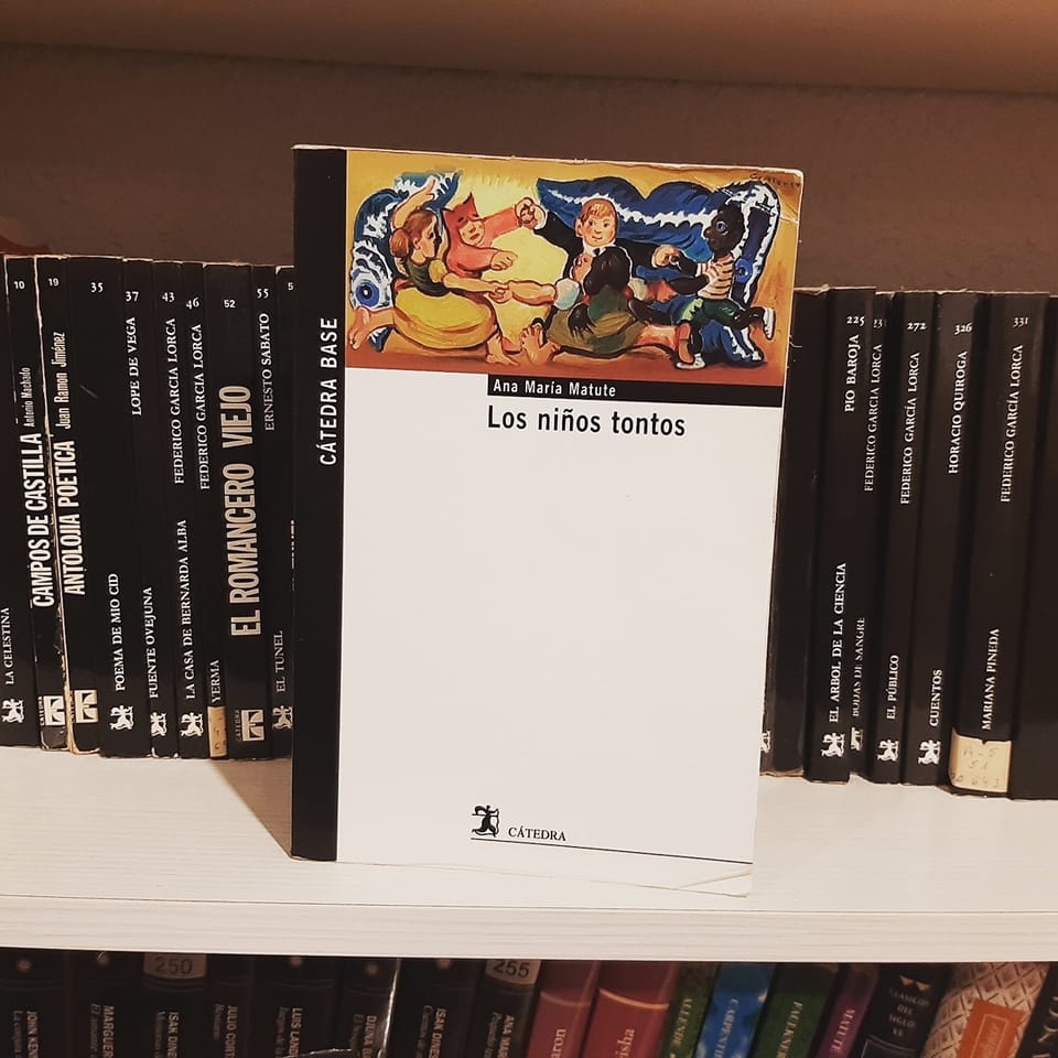 Estas últimas semanas he vuelto a trabajar Los niños tontos de Matute, en nuestro Taller de lectura crí­tica de Libreramente  y en el club de lectura de Santurtzi.
21 cuentos cortí­simos, potentes y poáticos. Hermosos y&nbsp;desgarradores.