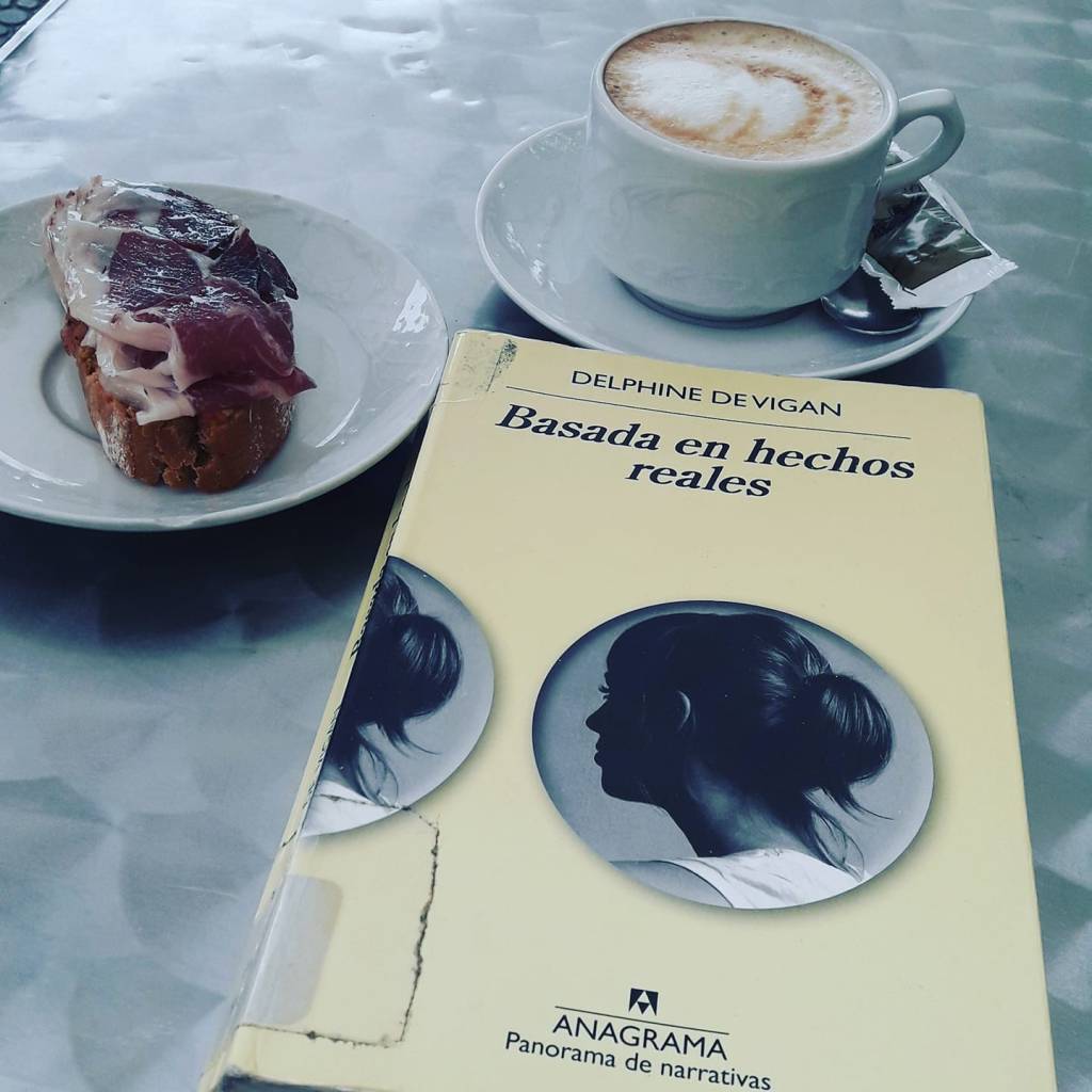 Domingo de niebla, sirimiri y&nbsp;libro.