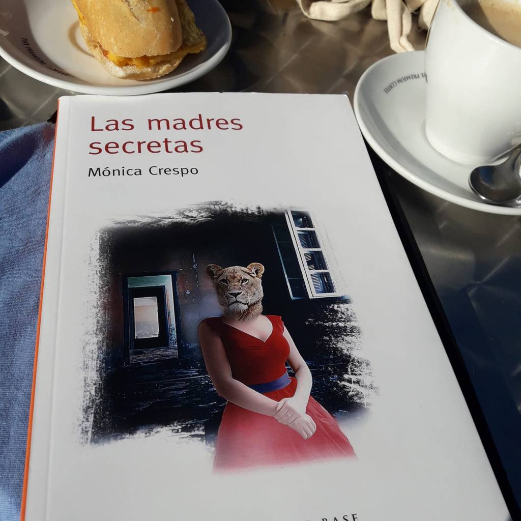 Releyendo Las Madres secretas (llorando con Gamunia como la primera vez ð¢). Este libro de relatos es una autántica joyita.
Mónica Crespo es nuestra invitada el mes que viene en el club de lectura de&nbsp;Leioa.
