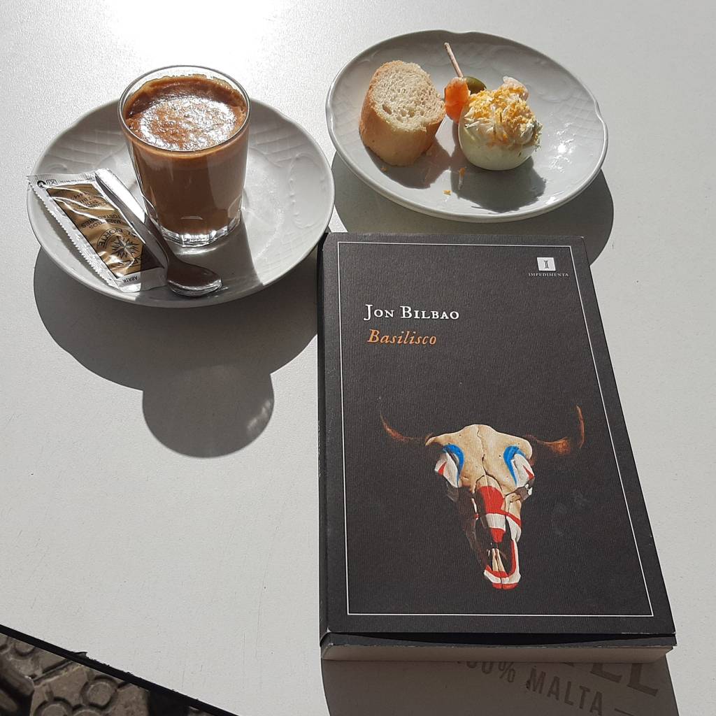 En Santurtzi hemos comenzado el curso con una apuesta fuerte, Basilisco de @jonbilbaol, publicado por @editorial_impedimenta. Es un libro inteligente, valiente y arriesgado que me encanta y que siempre funciona bien en los clubes de&nbsp;lectura.