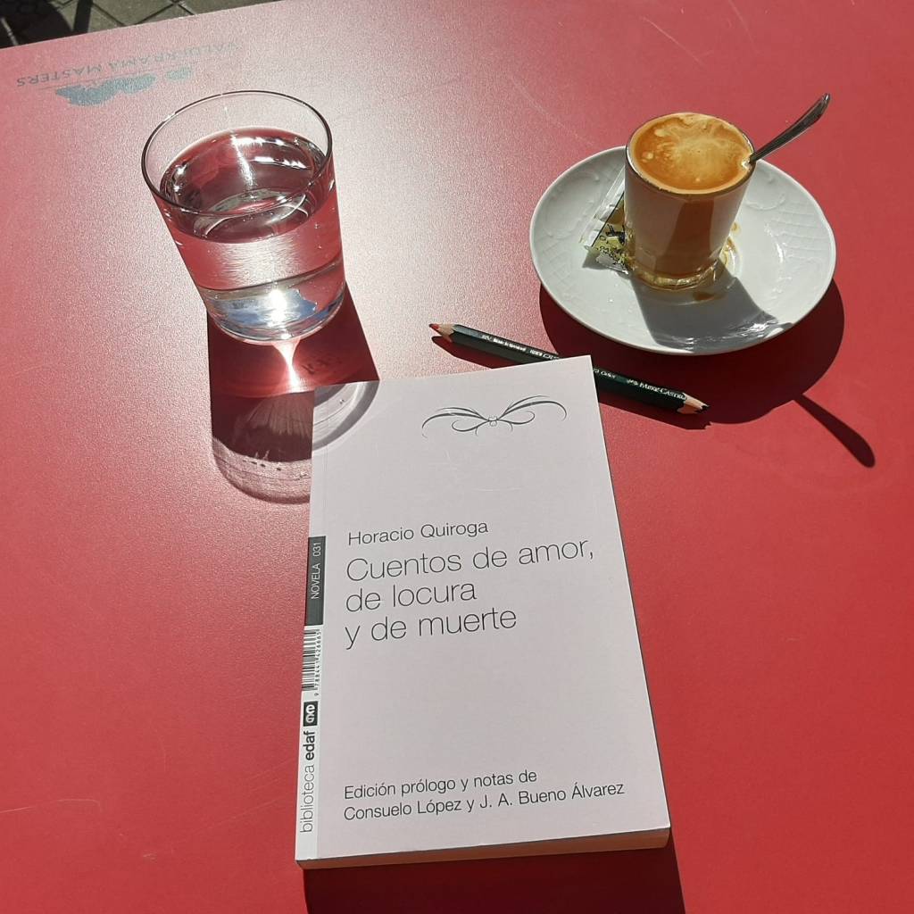 Preparando el taller del sábado de Libreramente sobre Horacio Quiroga. ¡Que me sigue fascinado este hombre como el primer dí­a! Luego os enseño los otros libros que he utilizado para preparar el&nbsp;taller.