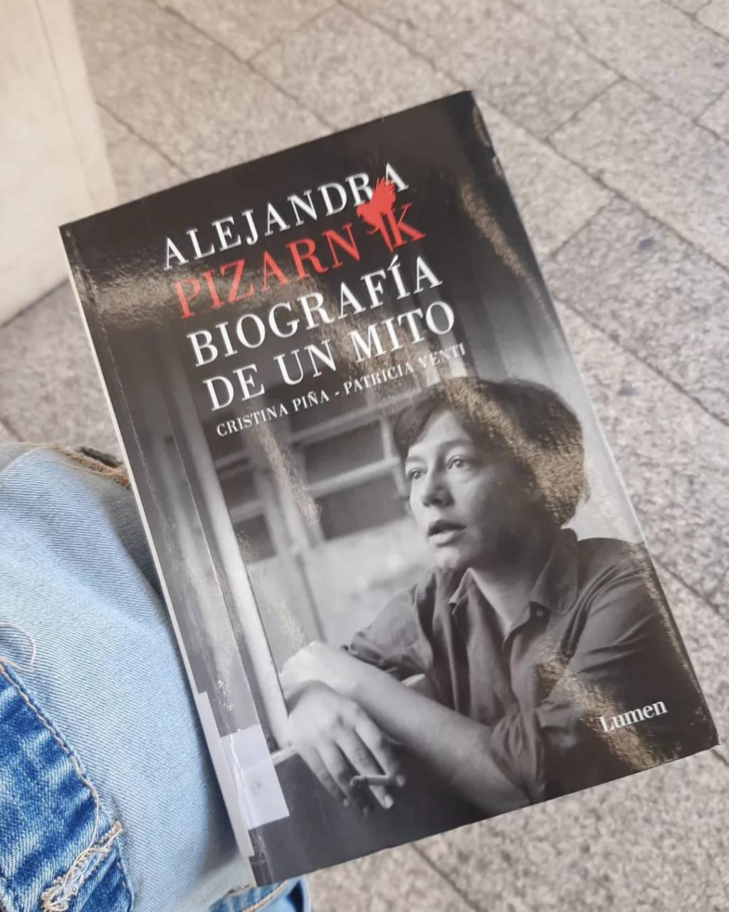 Hoy en el ciclo de autoras suicidas de Libreramente he braseado a las (pobres) participantes con la vida y milagros de Alfonsina Storni y Alejandra Pizarnik. 
Gracias por tenerme tanta&nbsp;paciencia.