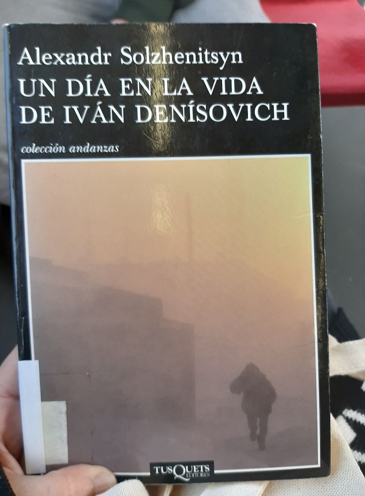 íltima lectura en Gizatiar antes de Semana Santa. Seguimos rusófilas perdidas. Menudo ojo. ð¤¦ð»ââï¸